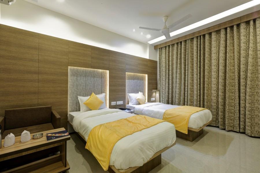 Hotel Luxura Godhra 外观 照片